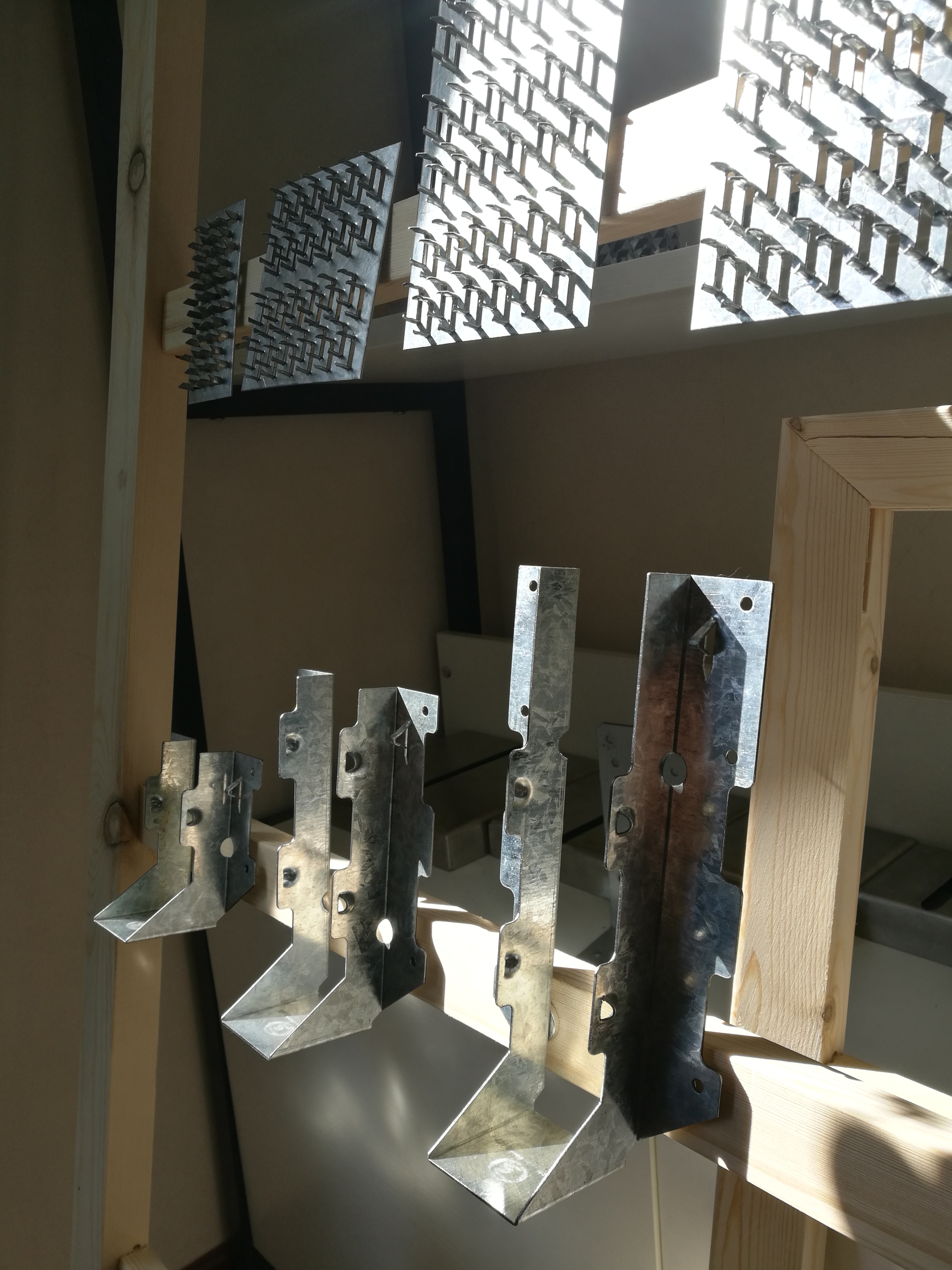 Silver White Wood Stud Roof Truss Timber Connectors Nail Flat Mending Plates
