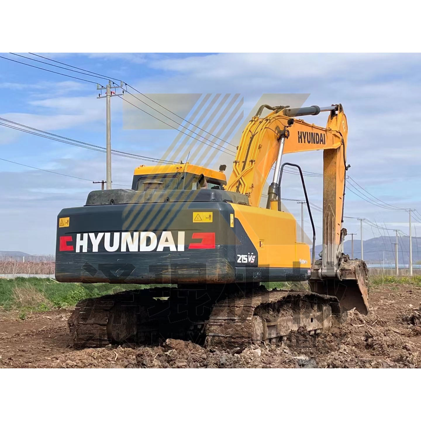 2019 Hyundai 215 Excavator with 125 KW Power in Great Condition