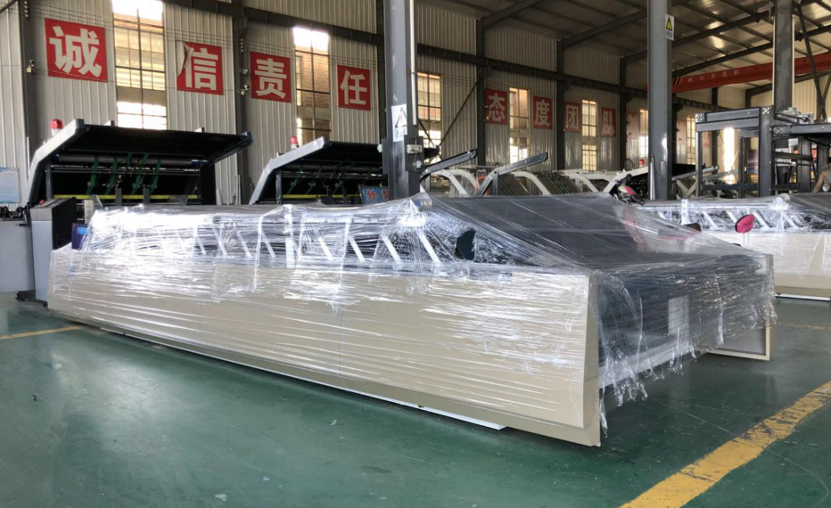 Cardboard Auto Flat Bed Die Cutting Machine with Stripping 1650