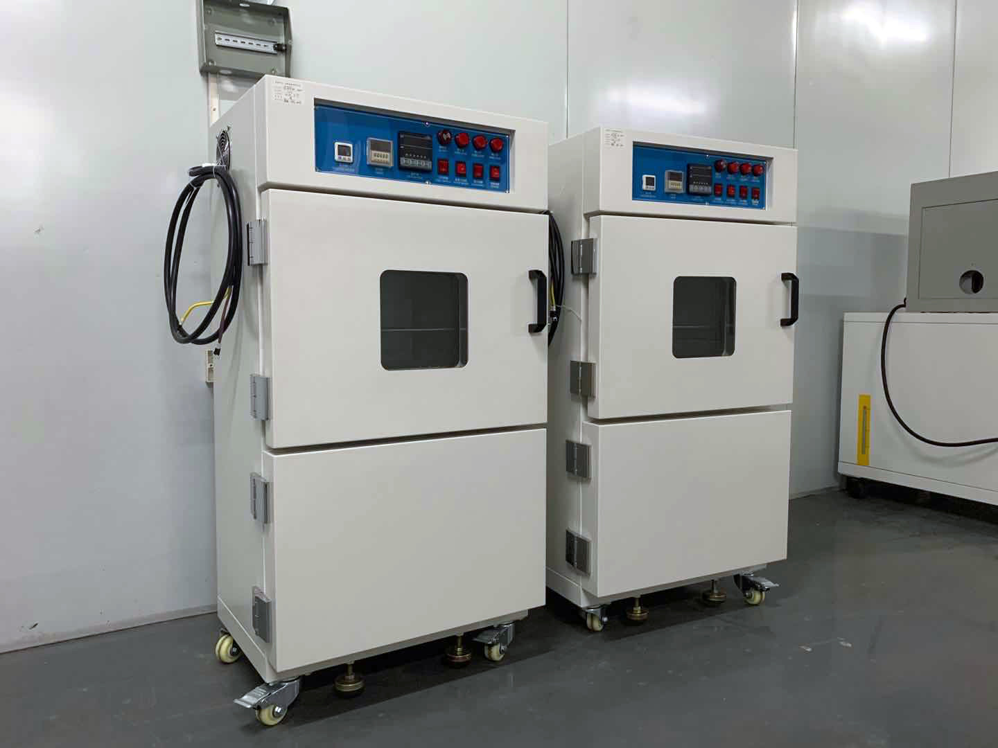 LIYI Universities Electric Drying Oven Laboratory Test Chamber With Pump