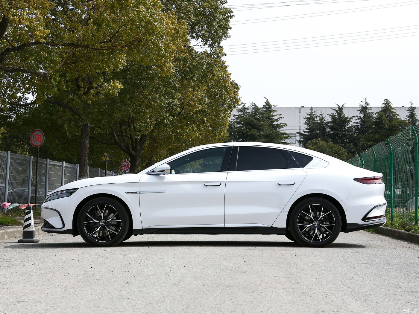 EV Champion Edition BYD Han Car 610KM Four Drive Flagship Snow White