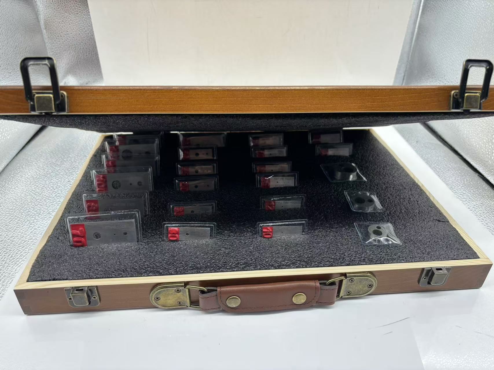 SE 1025 Plate Penetrameters Achieving Optimal NDT Results With Precision