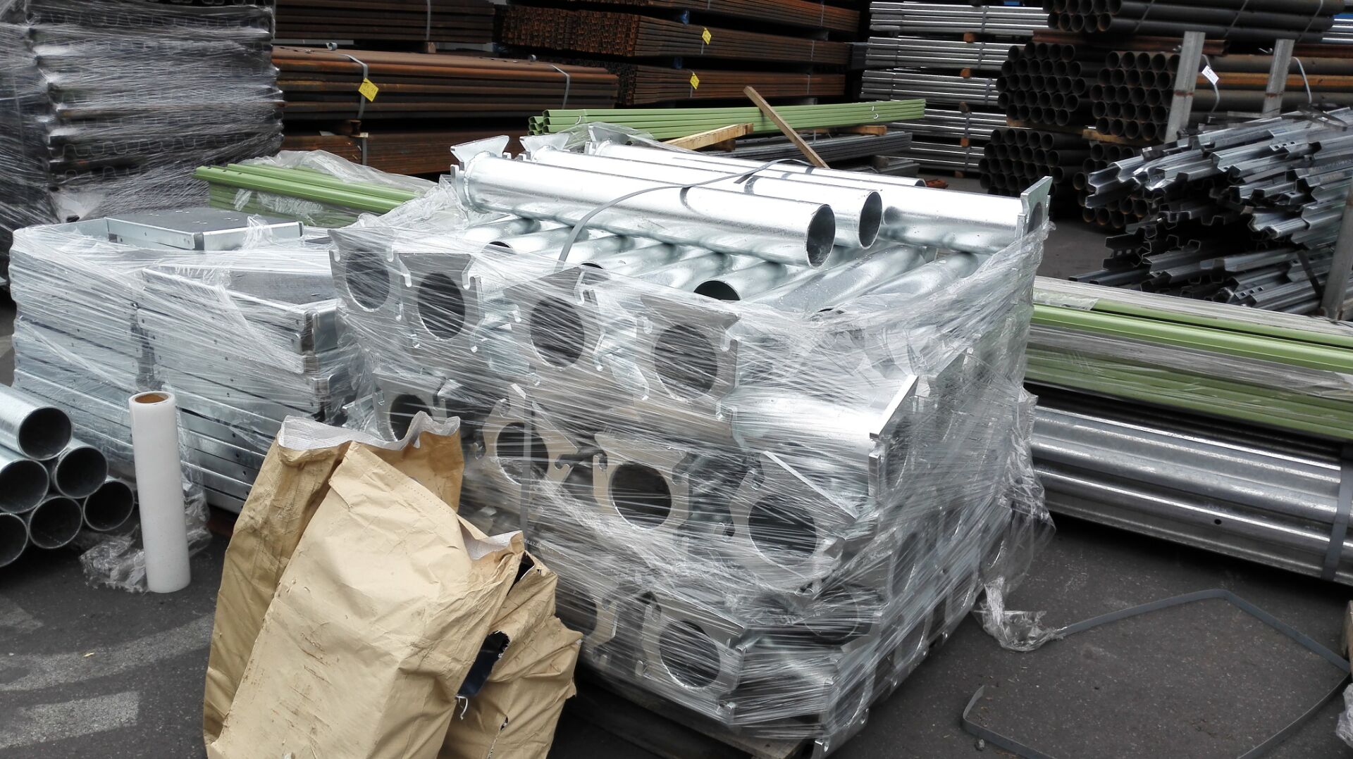 Galvanized Steel Guardrail Post For Roadway Safety On Highway Anti-Collision