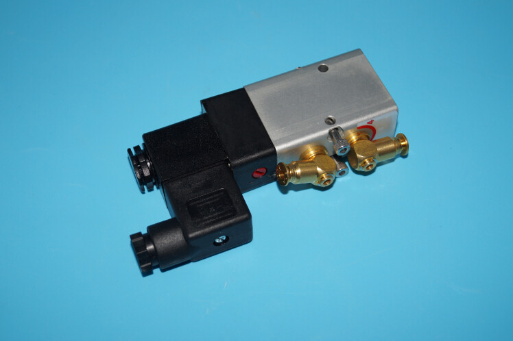 61.184.1311, 4/2-way valve, SM74 SM52 SM102 valve,24V,Good quality import printing machines spare par