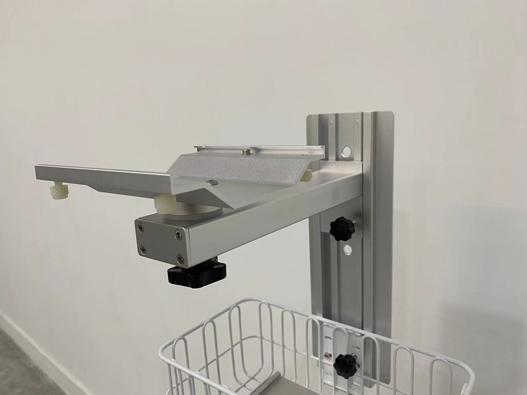 L 180 Degrees Rotation Neonate Patient Monitor Wall Mounting Bracket Aluminum
