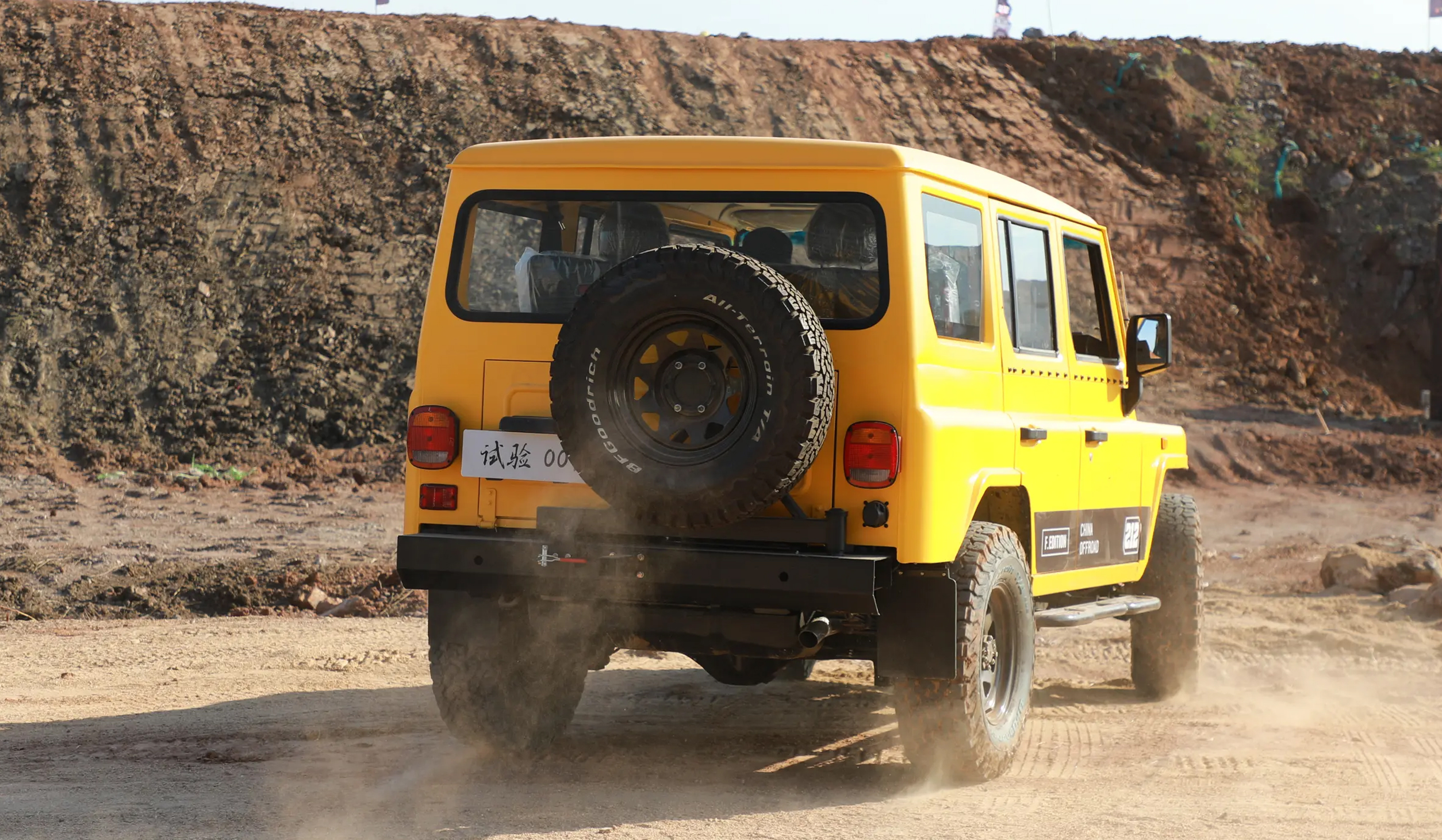 BAIC BJ 212 Small Size SUV 2.4T Maximum 211 Horsepower L 4 Gas Car With 6 Gearbox Max Speed 150KM/H Petrol Car 4WD Manual Car