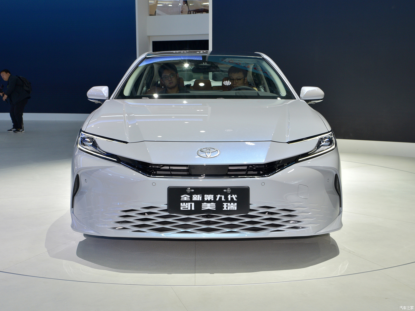 Model Faw Toyotas Camrys Total motor power KW 100-150kW Wheelbase 2500-3000mm Chinese Energy Vehicles Energy Smart Car