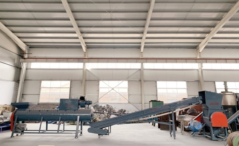 OEM Polystyrene Recycling Machine For PET Bottle Label Separation In Tire Recycling Line