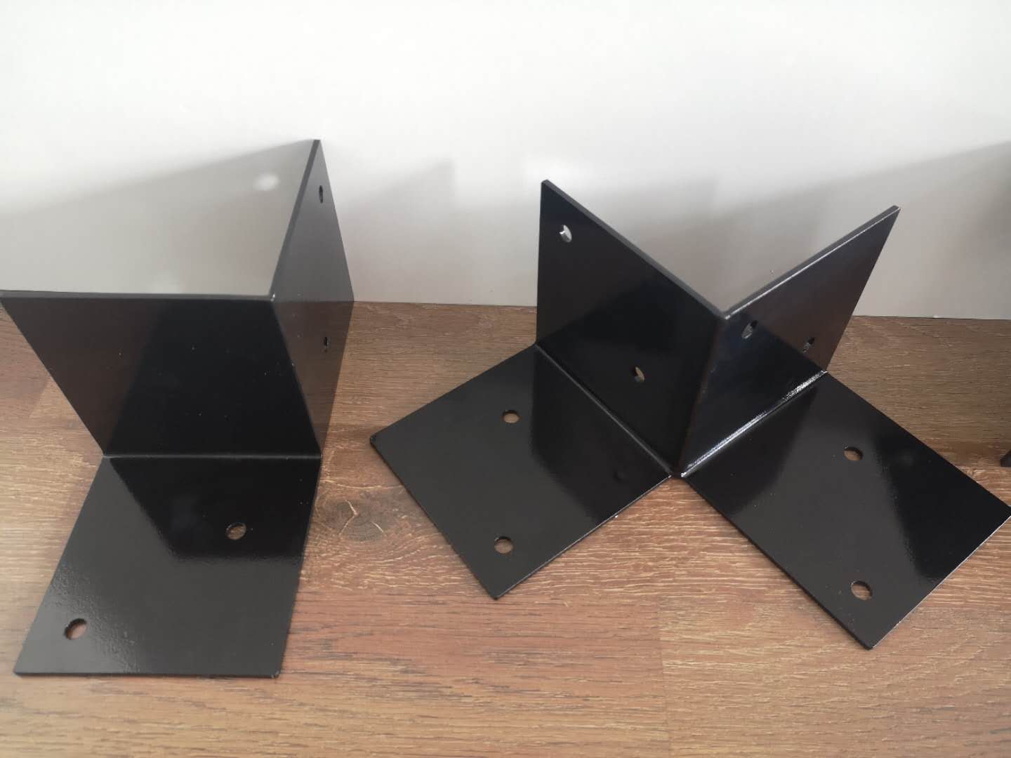 Furniture Hardware Pergola Bracket with Wooden Structure and Stamping Punching Bending