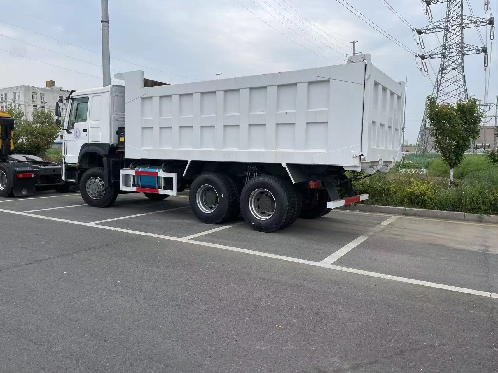 High Performance Heavy Duty Truck Used HOWO Sinotruk 8X4 Tipper Truck