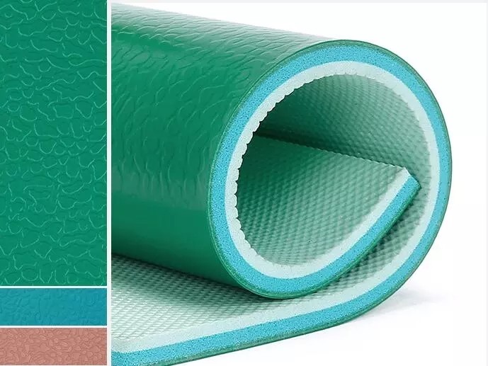 Red Waterproof PVC Vinyl Sports Flooring Anti Bacterial Basketball Venues