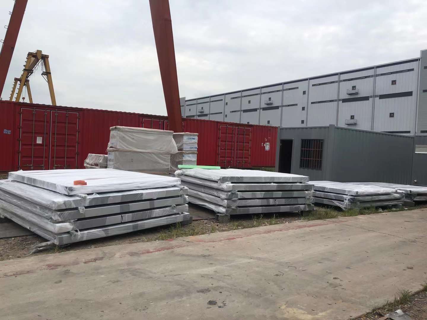 Galvanized Steel Square Tubes The Foundation of the Fine Modern Style Bedroom Loft House Container Prefab Beach Hotel Villa