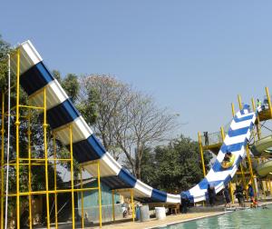 Quality U Shaped Pendulum Water Park Slide Fiberglass Dp-Pen01 Anti Corrosion wholesale