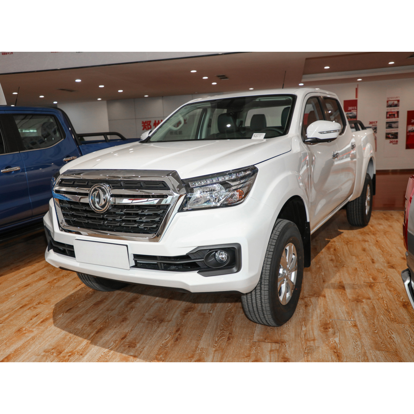 DFAC 4WD 2T Civilian Pickup Cargo Truck With Different Color Diesel Gasoline Engine