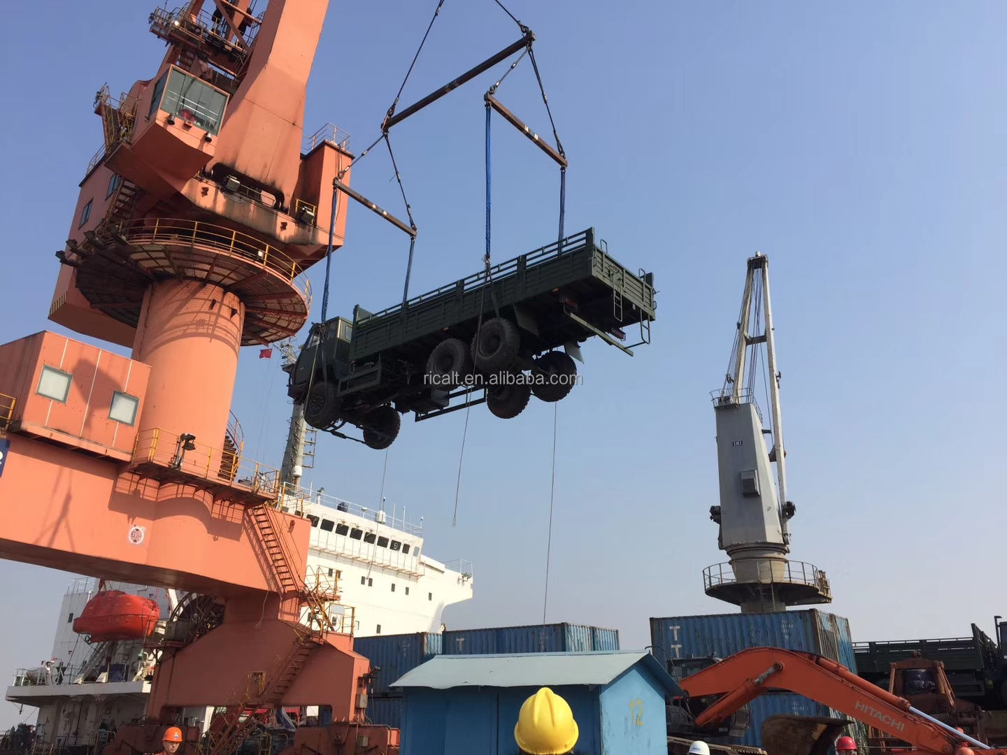 EURO 5 Emission Standard 4X4 6X6 10T Desert Off-road Pickup Cargo Truck from Dongfeng