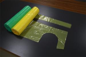 Quality Colorful Disposable PE Apron On Rolls Lightweight For Factory / Hospital Use wholesale