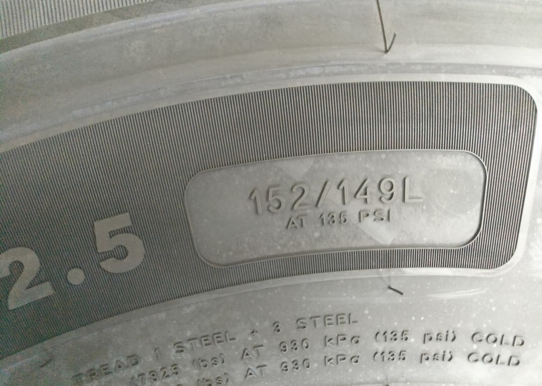 Cost Effective Highway Truck Tires 12R22.5 All Steel Radial Tire Structure