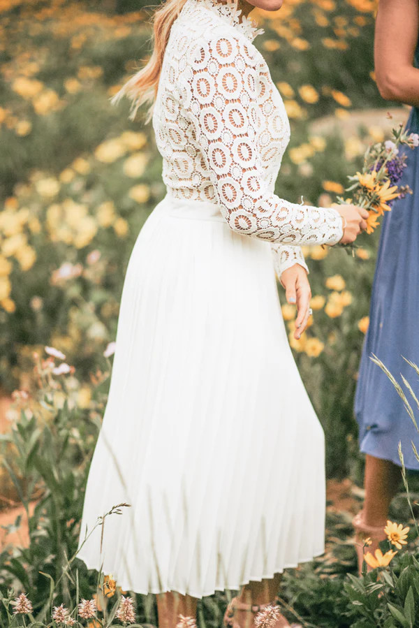 White Cut Out Ladies Lace Dresses With Lantern Sleeves 100% Polyester