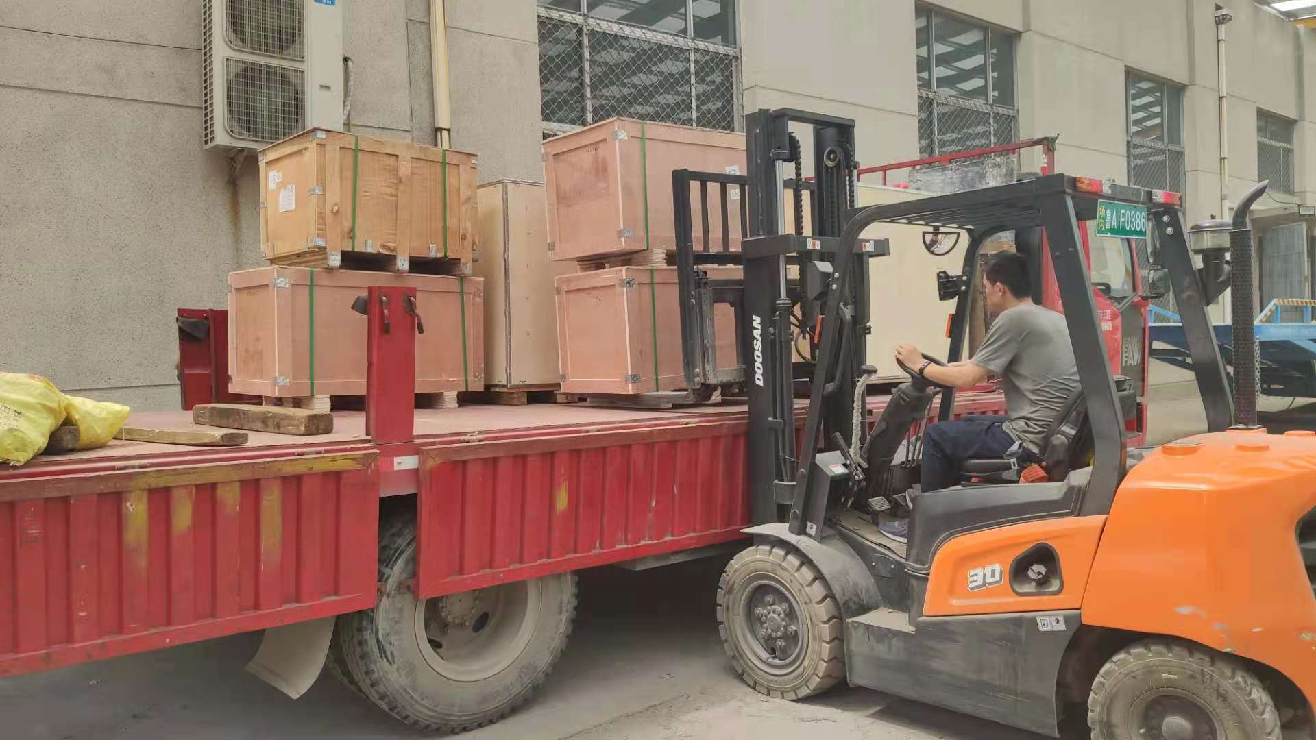 STAND SIZE D8Y00-1105350 YUCHAI YC4D90-T310 engine oil filter for sinoturk TRUCK SDLG LOADER JINLONG SANY XCMA FOTON