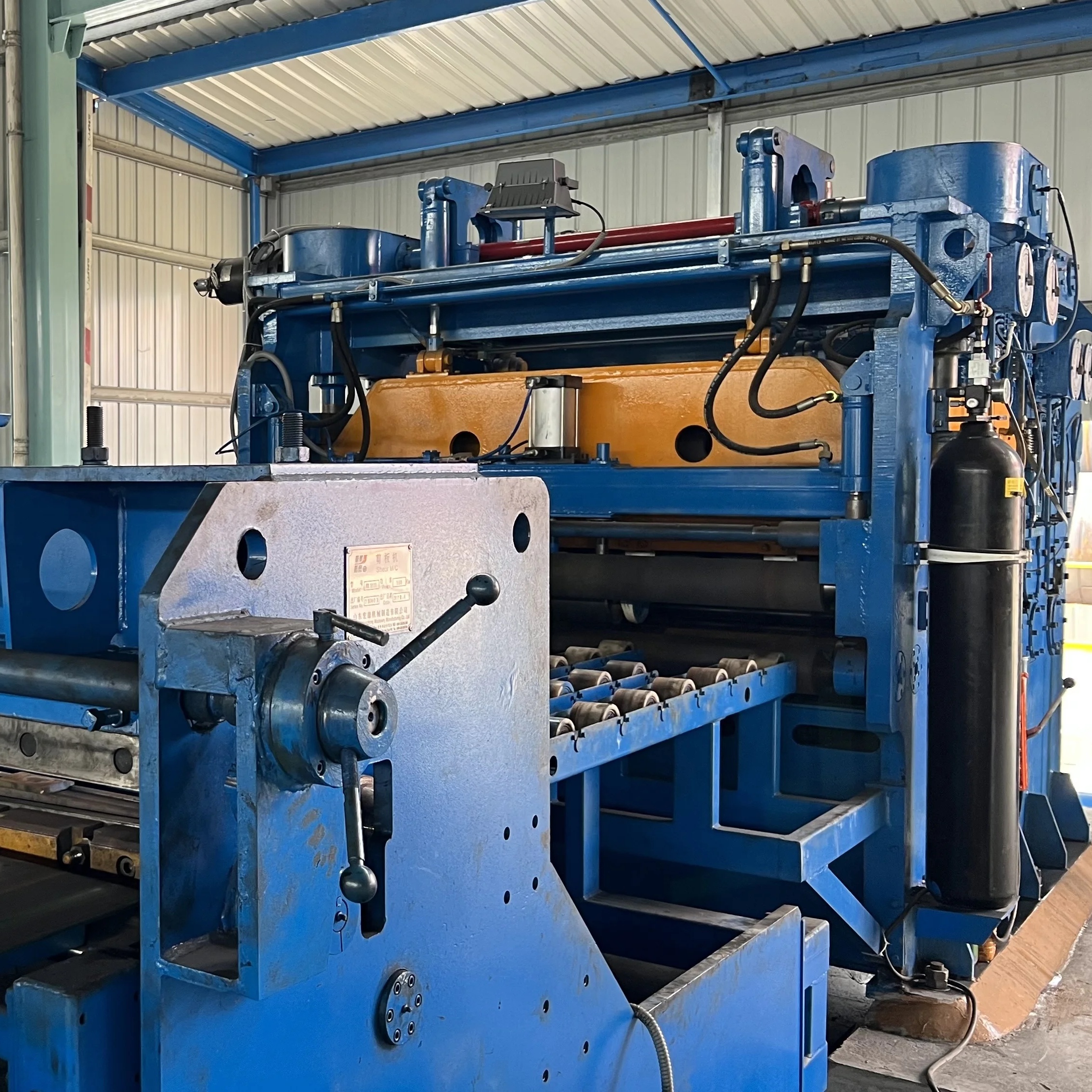 1000 14000 mm Cutting Width Uncoiling Leveling Shearing and Stacking Production Line