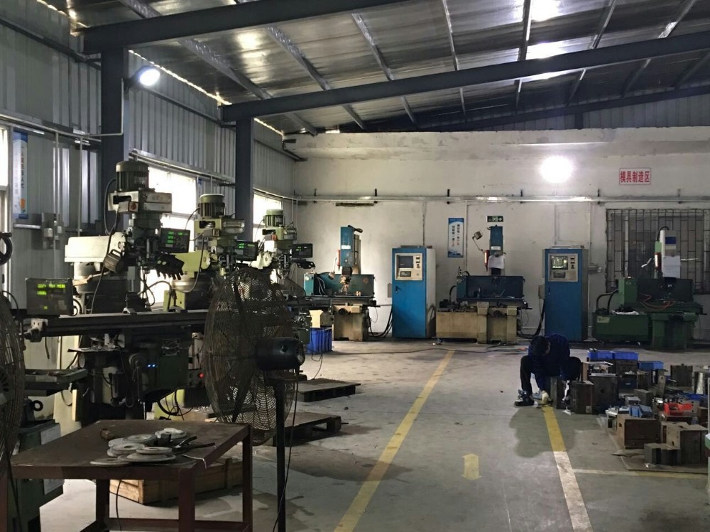 ABS Plastic Processed Hydraulic 120 Ton Injection Moulding Machine Vertical Rotary Table