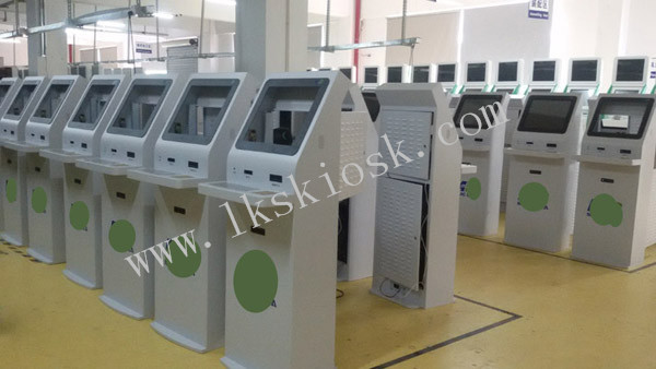 Durable Interactive Touch Screen Kiosk , Wall Mounted Self Service Kiosk 32''