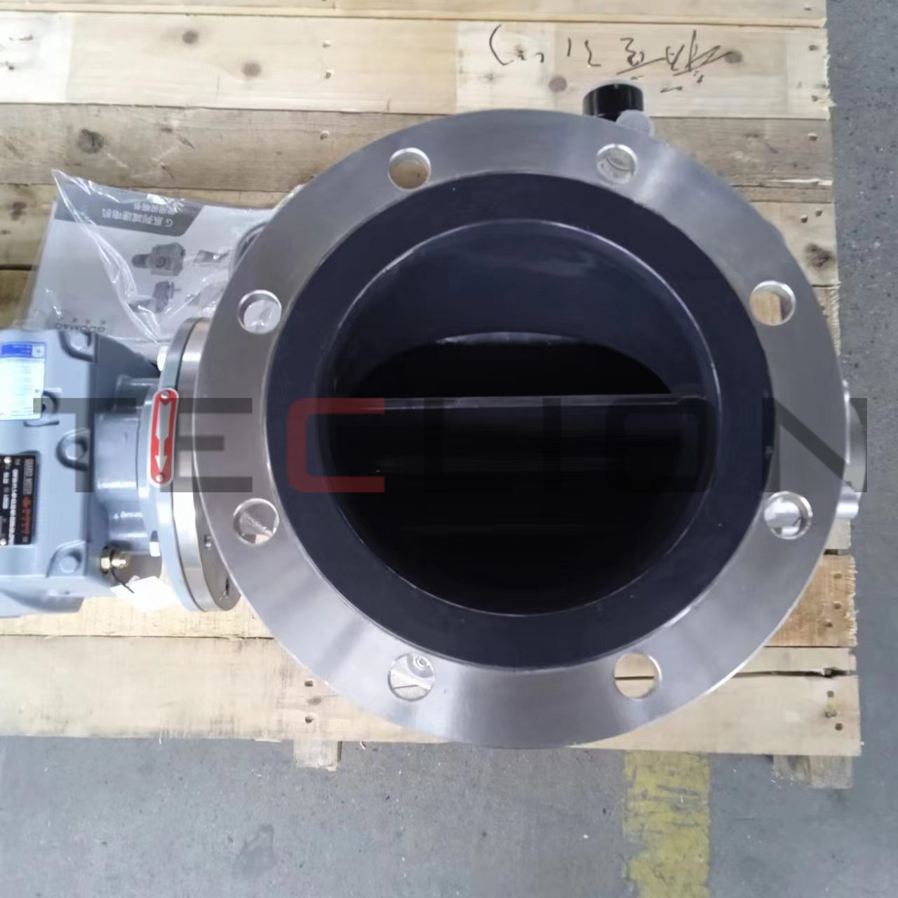 Rotary feeder with PTFE coating on rotor