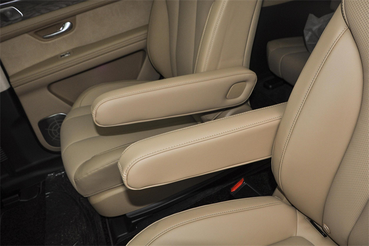 HUA-WEI AITO M7 M5 Second Hand Electric Hybrid Energy Vehicles with 195KM Pure Electric Range and 7.8s Acceleration Time