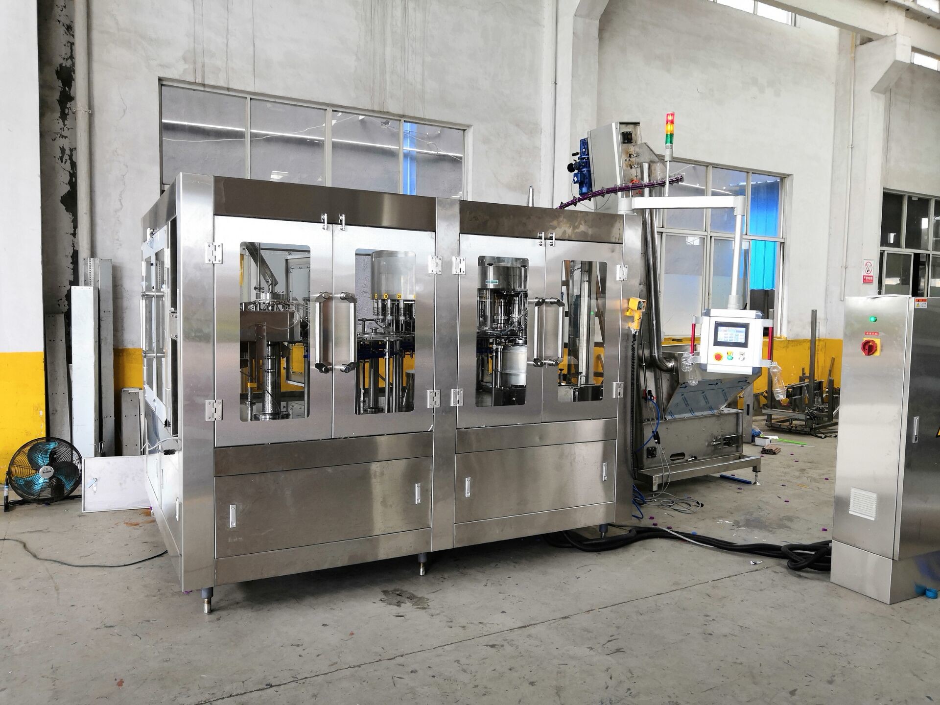 3.29Kw Juice Bottling Machine 3 In 1 Centre Filling Valves PLC Control