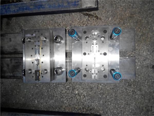 Progressive Automotive Stamping Dies Low Tungsten Steel YG15 Brass Leadframe