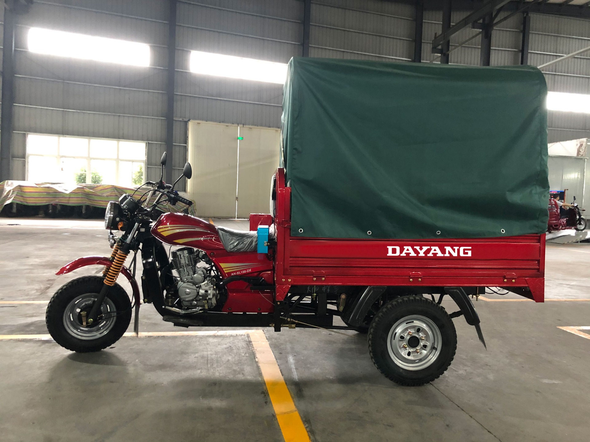 DAYANG 2021 DY-P1 Cargo Tarpaulin Tricycle Models with 40*80 Chassis and 150cc Engine