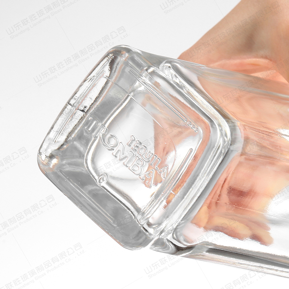 Beverage Industry Customized Clear Glass Bottles For Liquor And Spirits