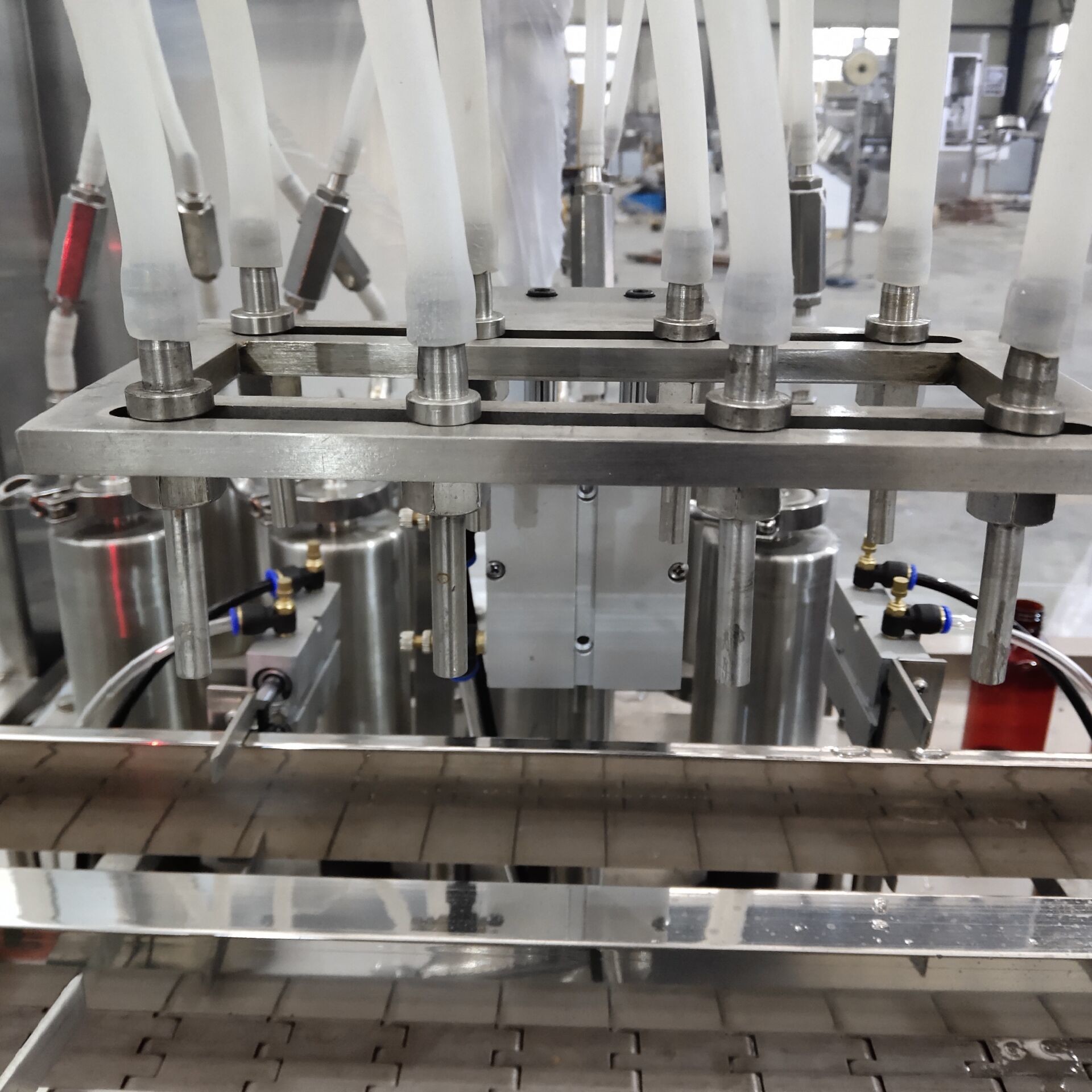SS304 Automatic Essential Oil Filling Machine With One Year Warranty