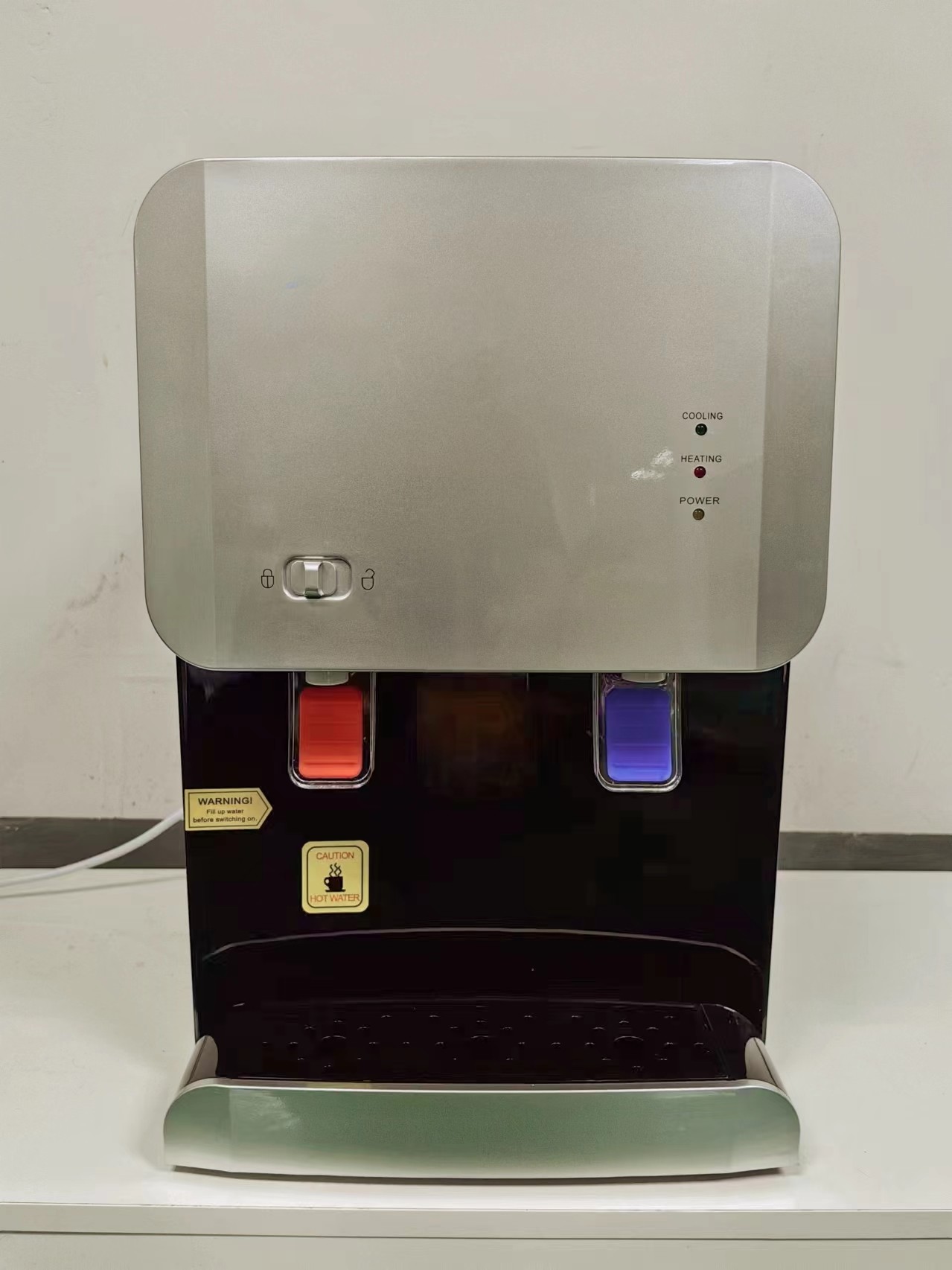 AC Powered Mini Desktop Water Filter / Hot And Cold Water Dispenser