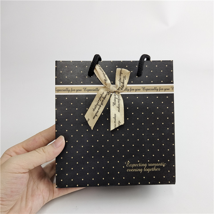 Customized Paper Bags Biodegradable Paper Pouch For Shopping With Logo Printing
