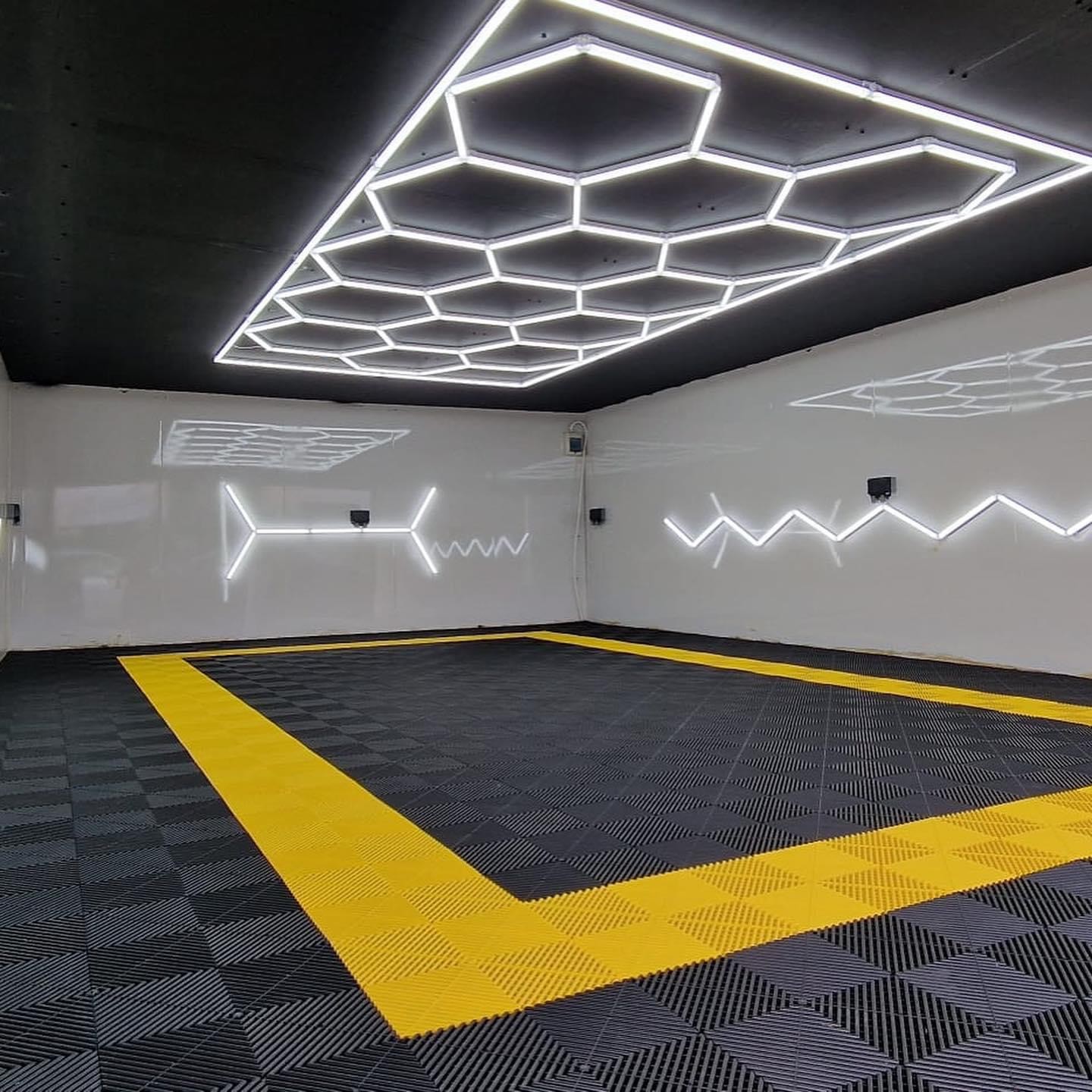 Temperature Resistant Polypropylene Garage Flooring Interlocking Garage Flooring Tiles