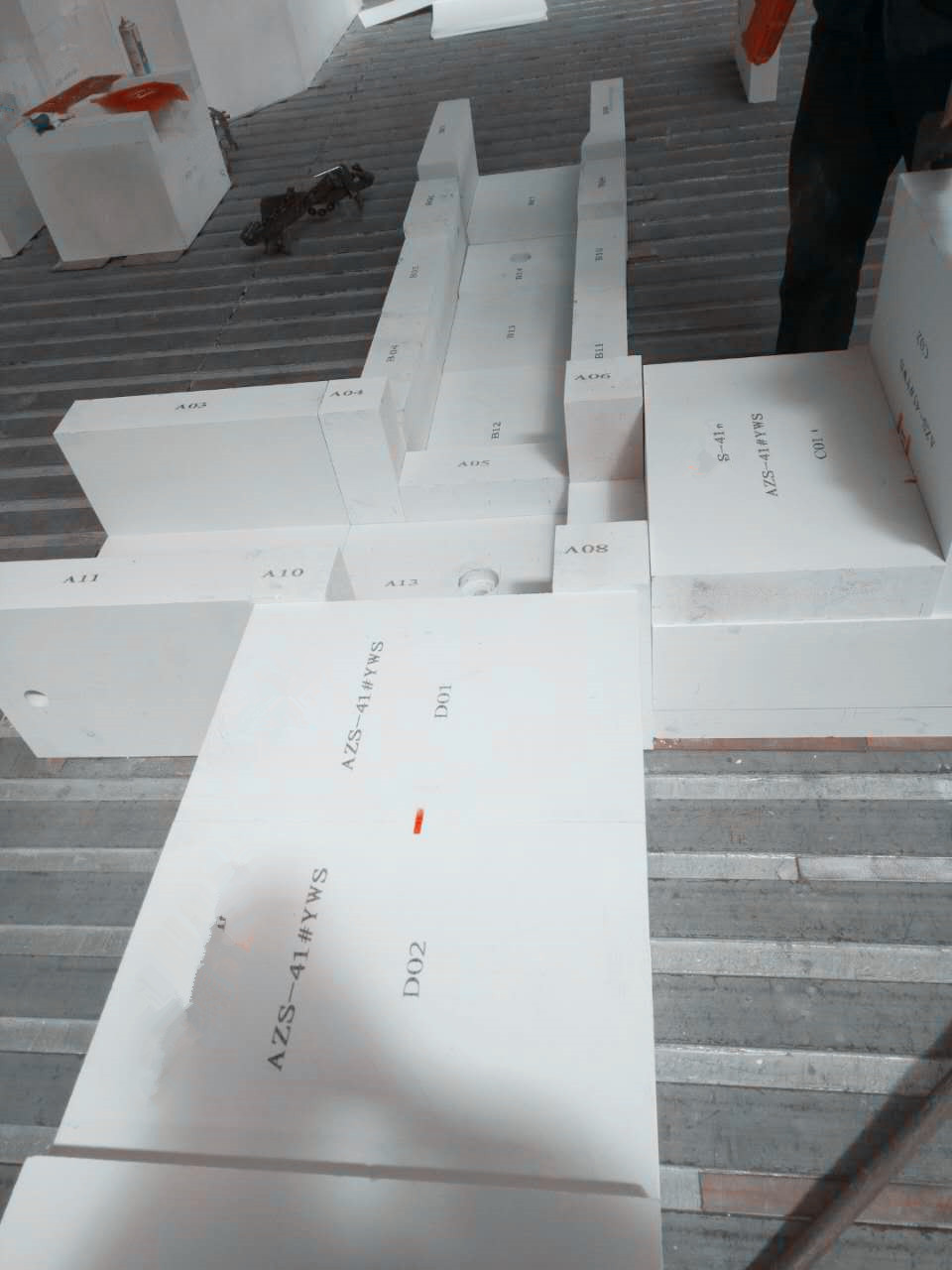 33% ZrO2 Content CS3 CS4 CS5 Azs Refractory Brick for Glass Melting Furnace in 2023