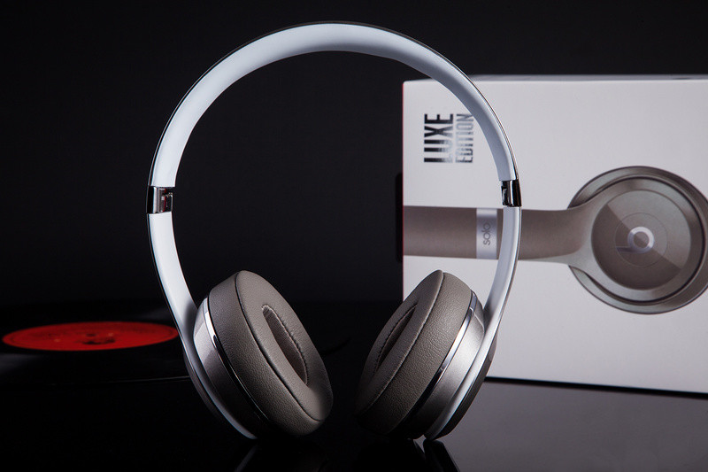 Newest 2016 Beats by Dr.Dre Solo2 On-Ear Wired Luxe Edition Headphones Silver New Beats by Dr. Dre Solo2 Wired On-Ear