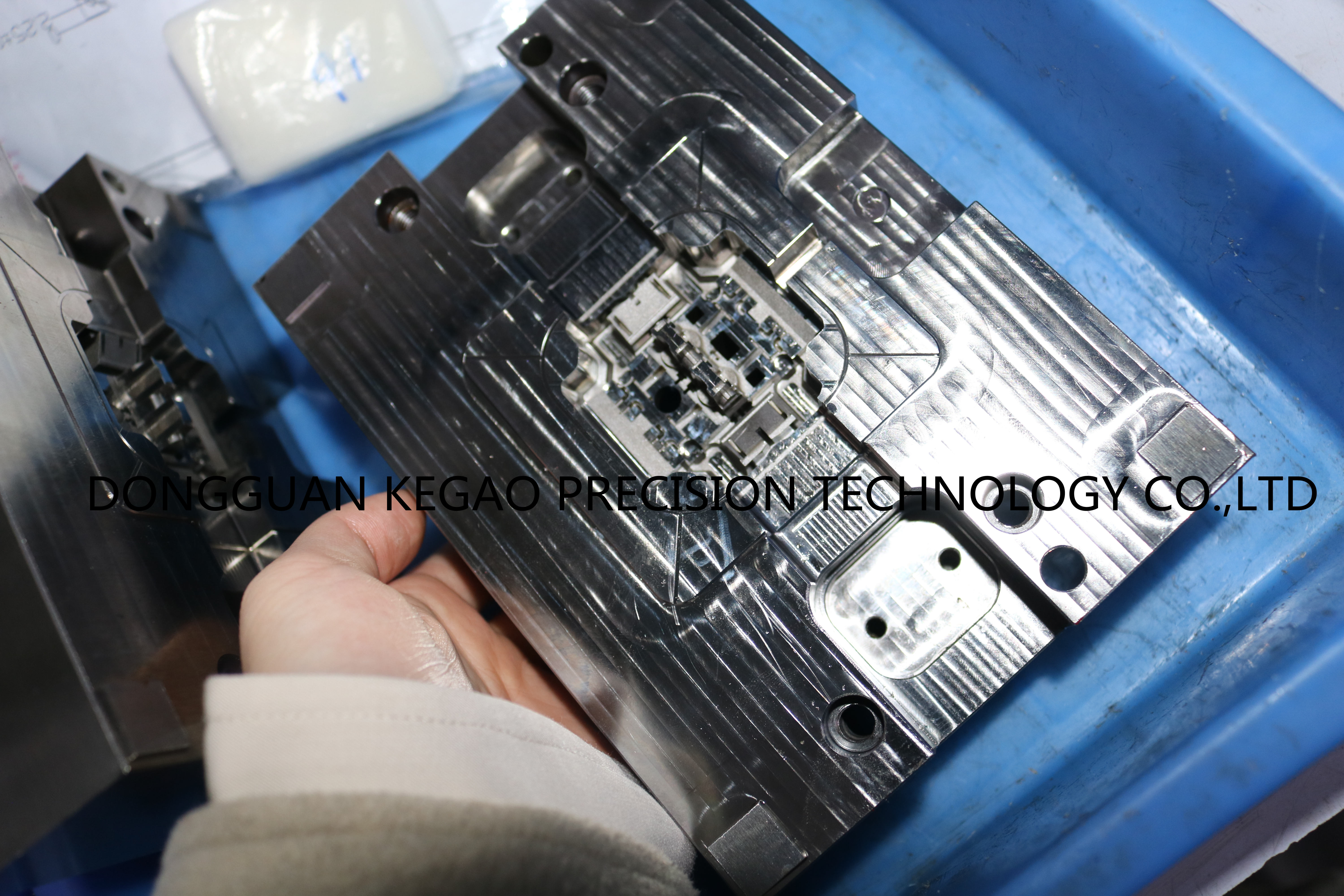 ODM precision injection molding 1.2343 Material 50HRC Hardness