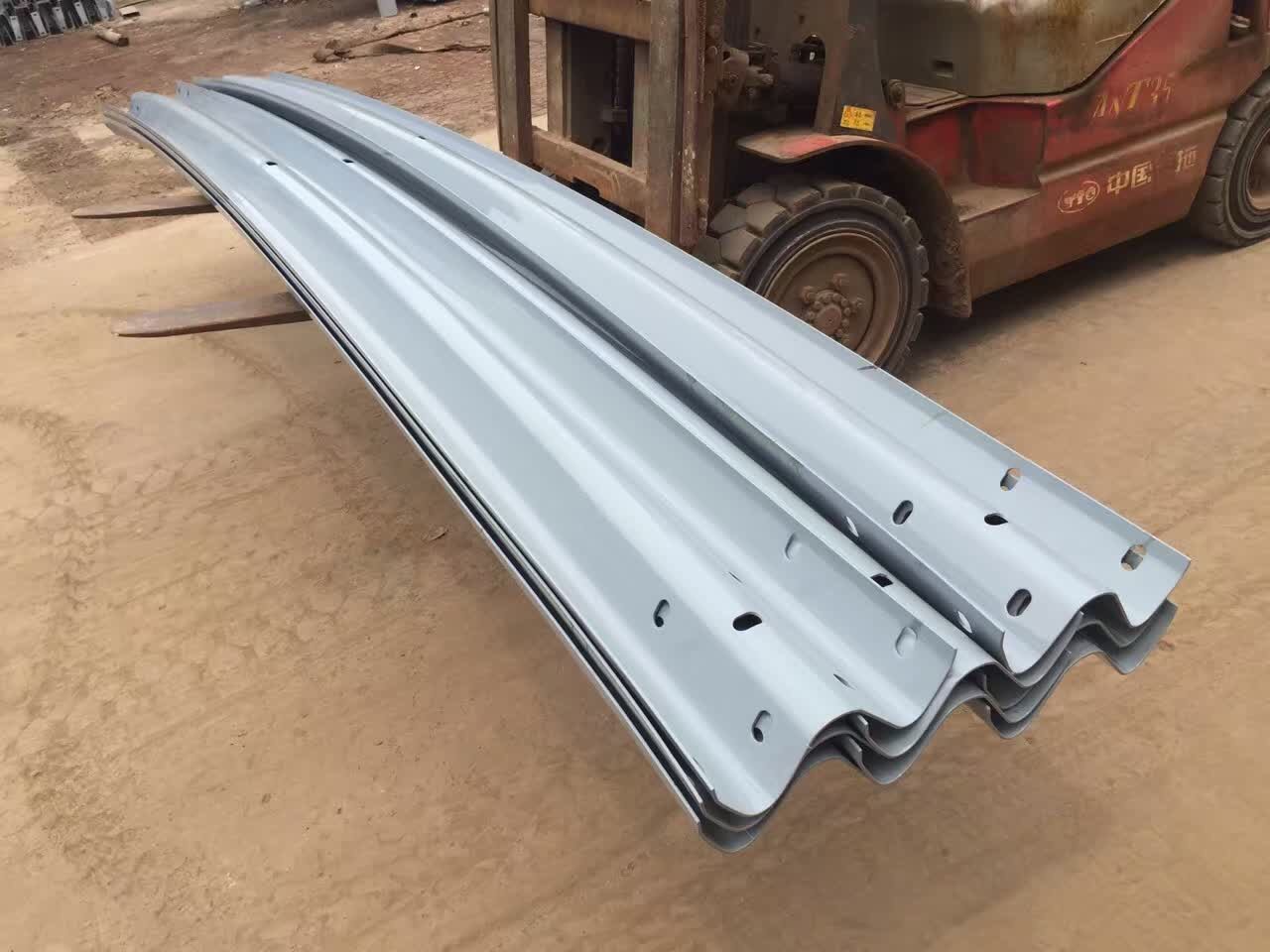 Outdoor Security Corrugated Curved Panel Guardrail with Galvanized Powder Coated Finish