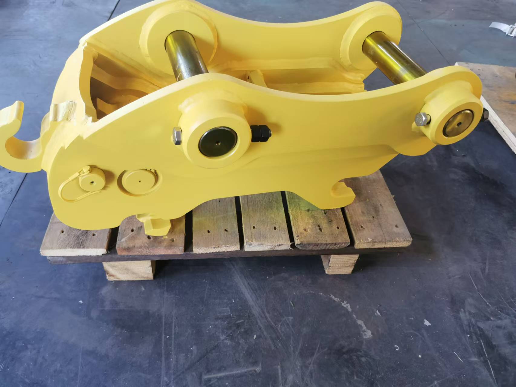 Customized Hydraulic Quick Hitch Excavator Digger Attachments For Earthwork 2