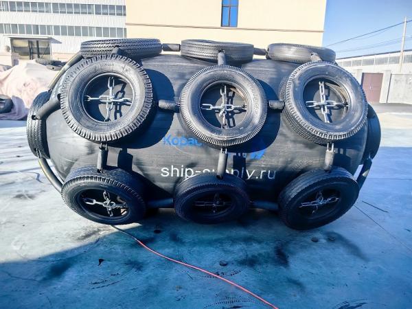 Ship Berthing Pneumatic Rubber Fender Made Secure Simple Black