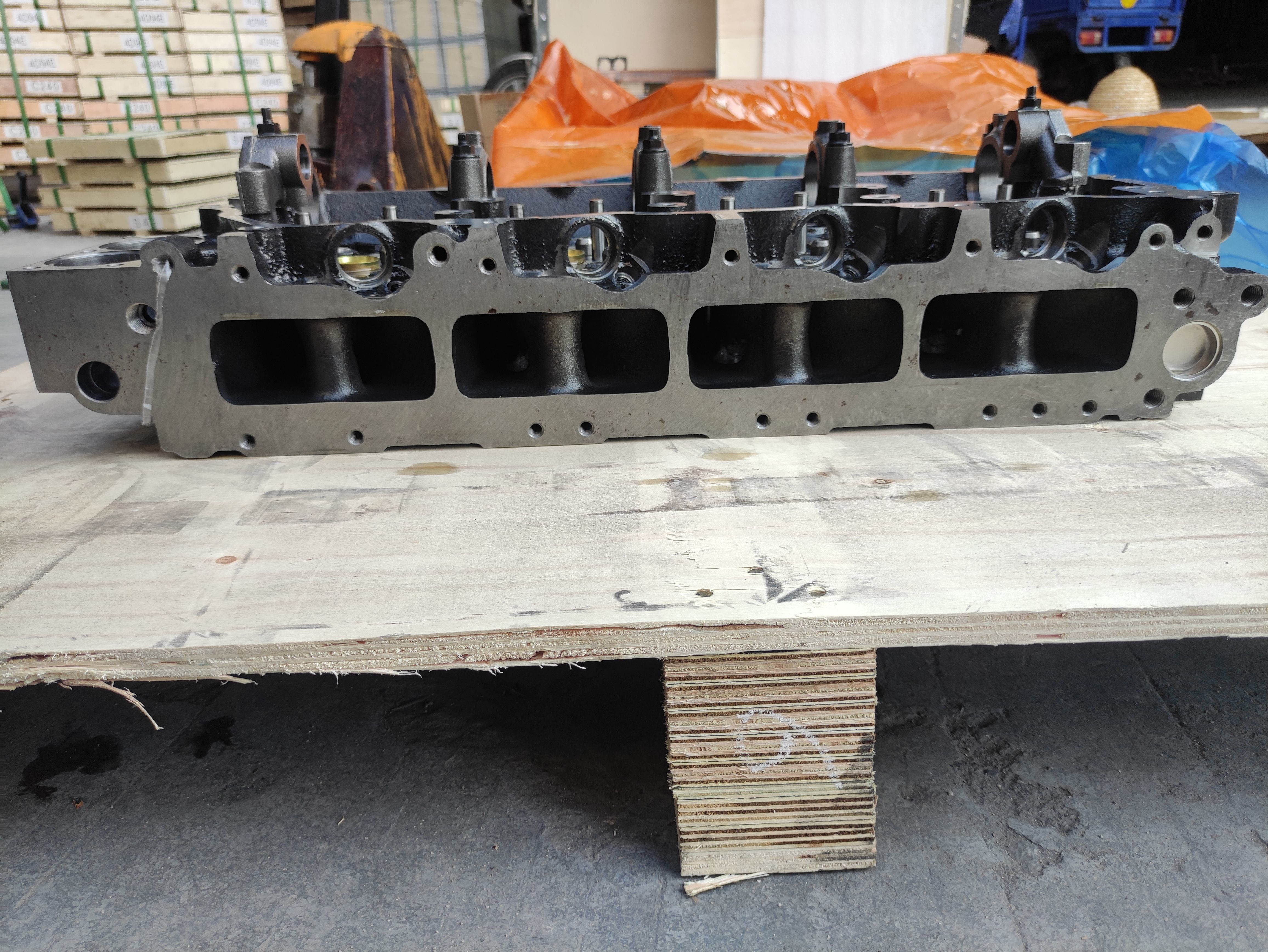 8-98008-363-3 Isuzu Engine Cylinder Head Model 4hl1 Material Casting