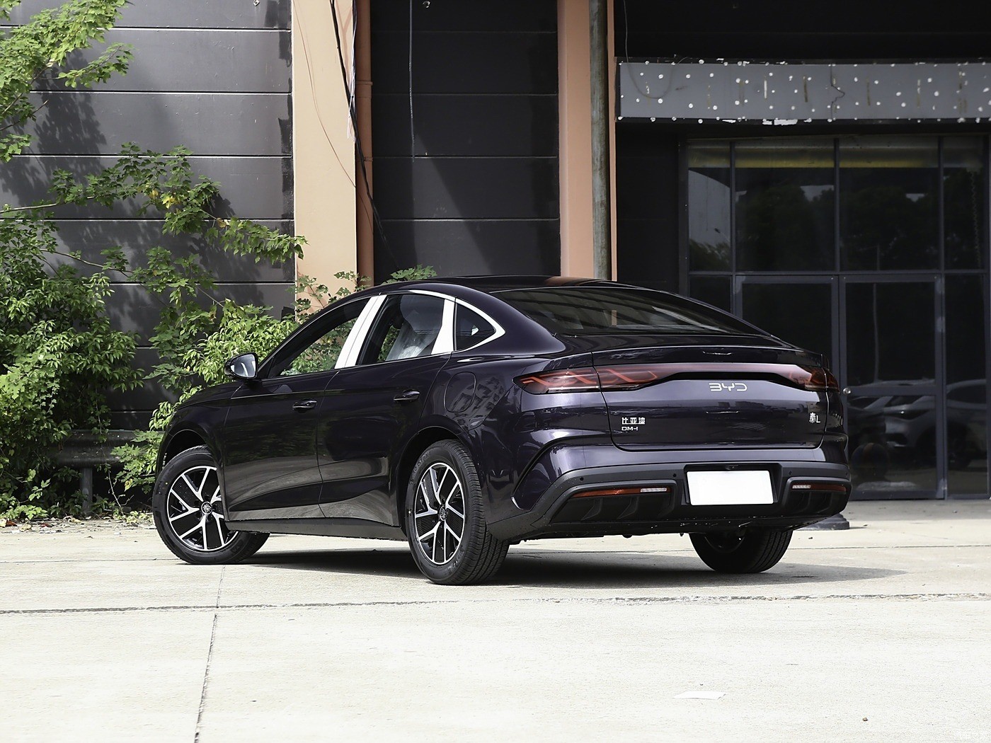 BYD Qin L PHEV Sedan Hybrid Electric Car EV Range Byd Electric Car For Sale