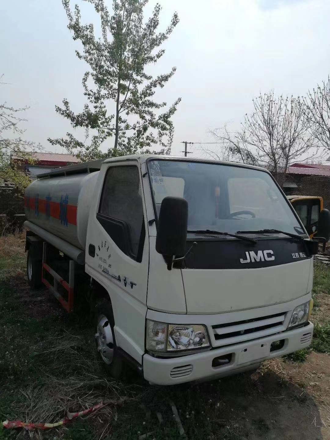Diesel Used Tanker Trucks Oil Transportation JMC Used Refueling Truck 5 Ton