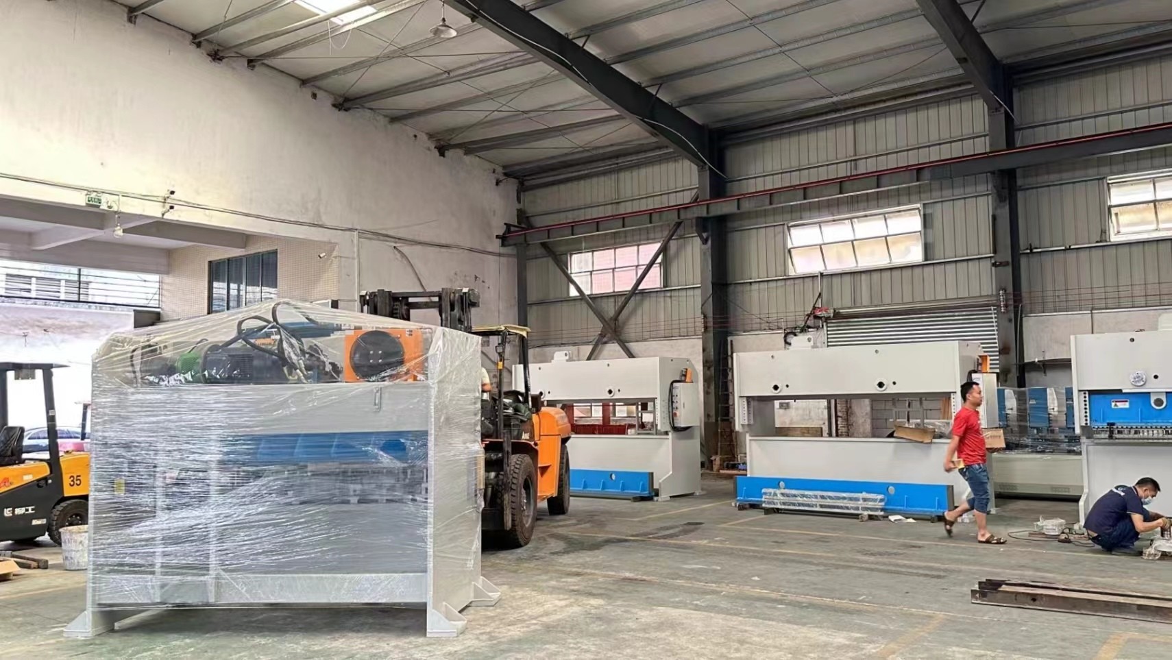 Multiple Safety Mechanisms Custom Professional Hydraulic Punching Equipment