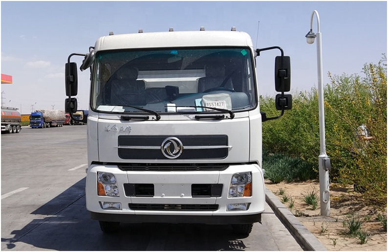 Manual Transmission 10T Payload Water Tank Vehicle for Road Cleaning and Dust Sweeping