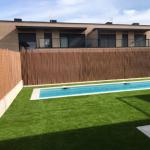 Ground Cover Turf For House Roof Top Amazing Anti Aging PE PP Material