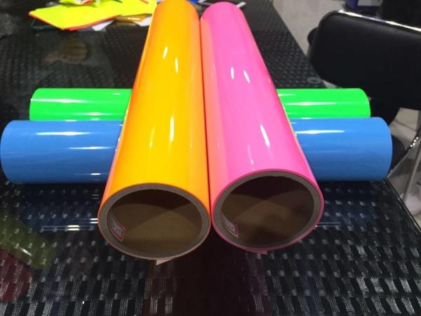 Cheap Glossy 120microns Vinyl Sticker Roll Self Adhesive For Advertising for sale