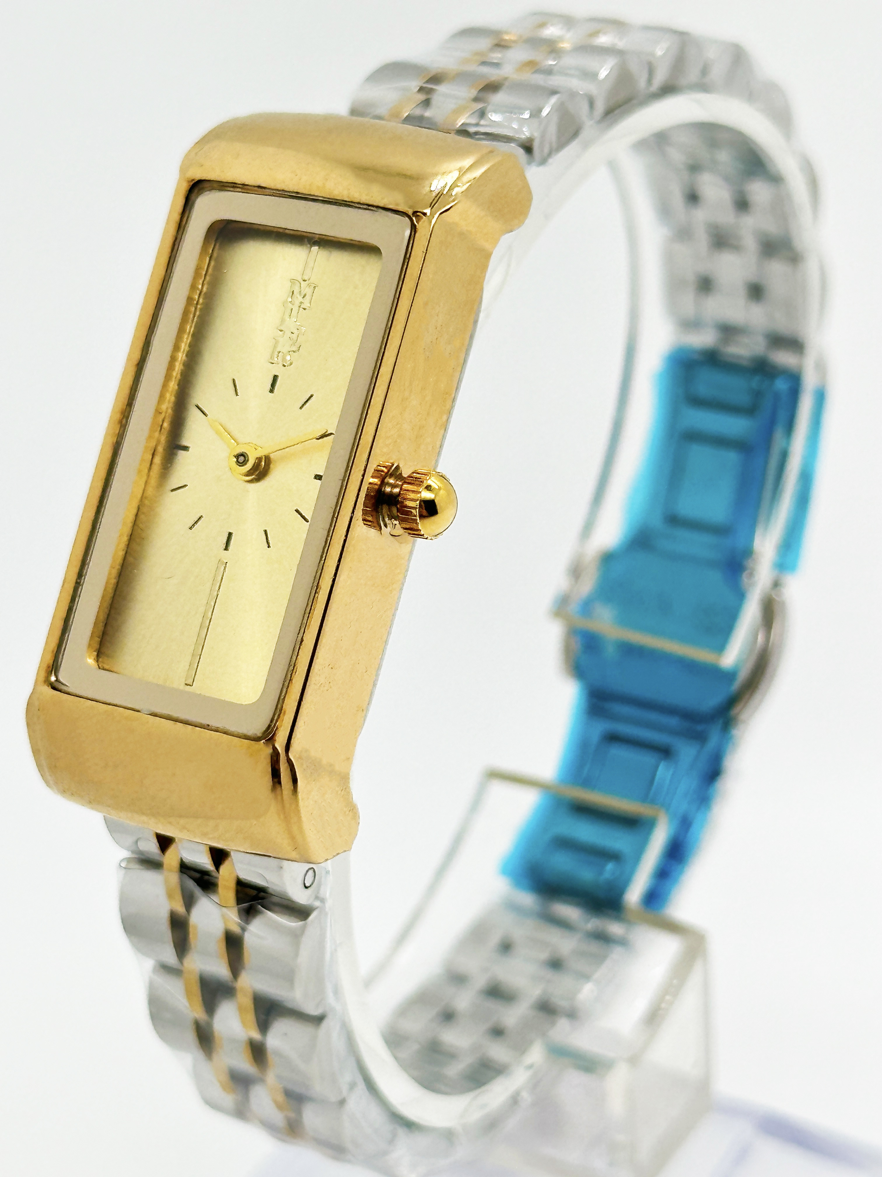 China Supplier Fashion Shape Chain Watches for Women 2024 Business Watch